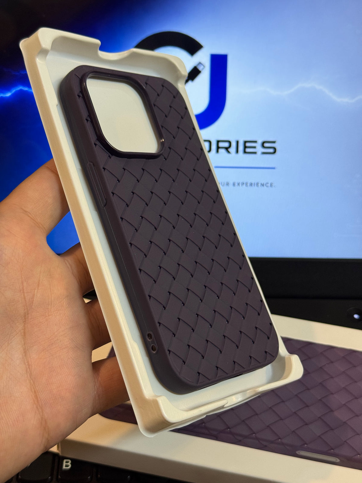 iPhone 14 Pro - Premium Woven Leather-Feel Soft TPU Phone Case